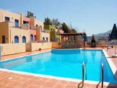 מלון Shivas Village Resort 4*